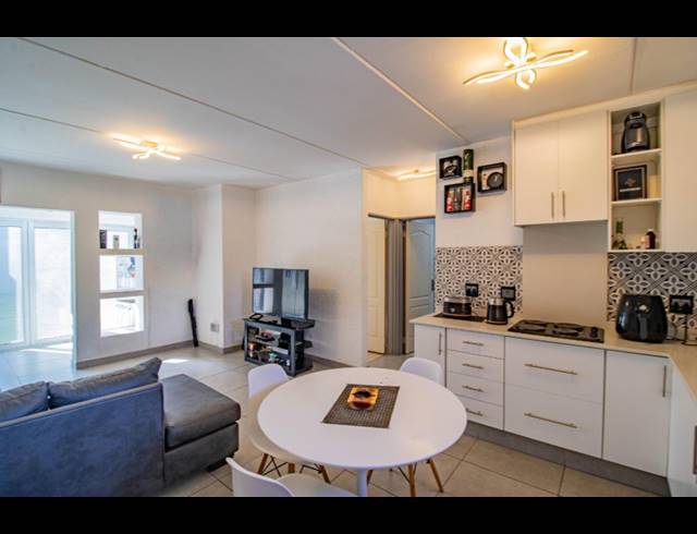 2 BEDROOM TOWNHOUSE FOR SALE IN MULBARTON